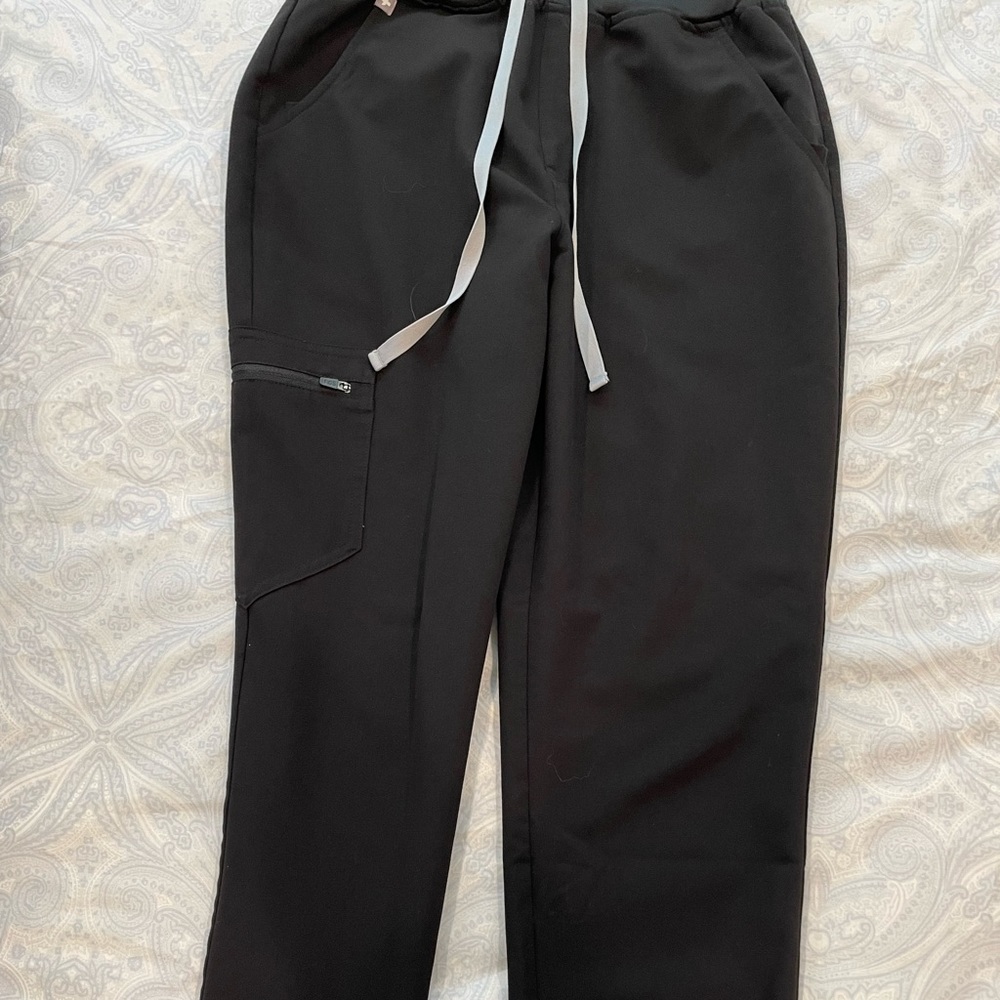 Figs black scrubs size small